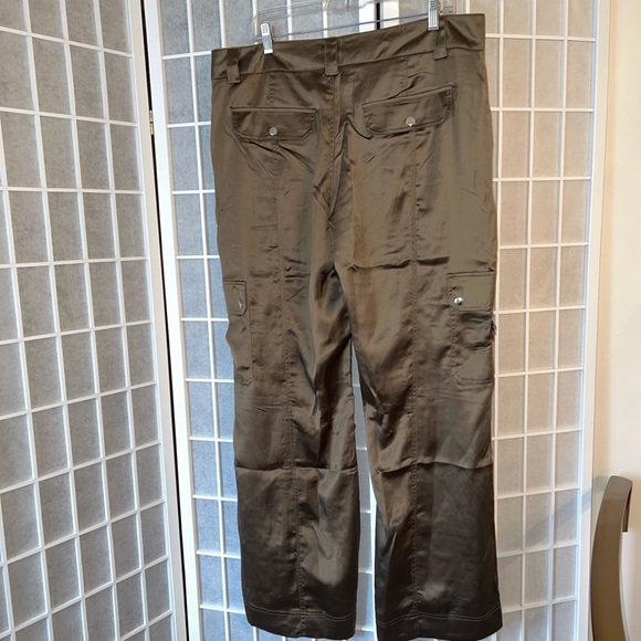 CARGO PANTS; NWT SATIN OLIVE GREEN W/COOL DETAILS, By Generation Kiss, XXL - Picture 3 of 4